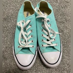 Size 8 Womens converse all stars